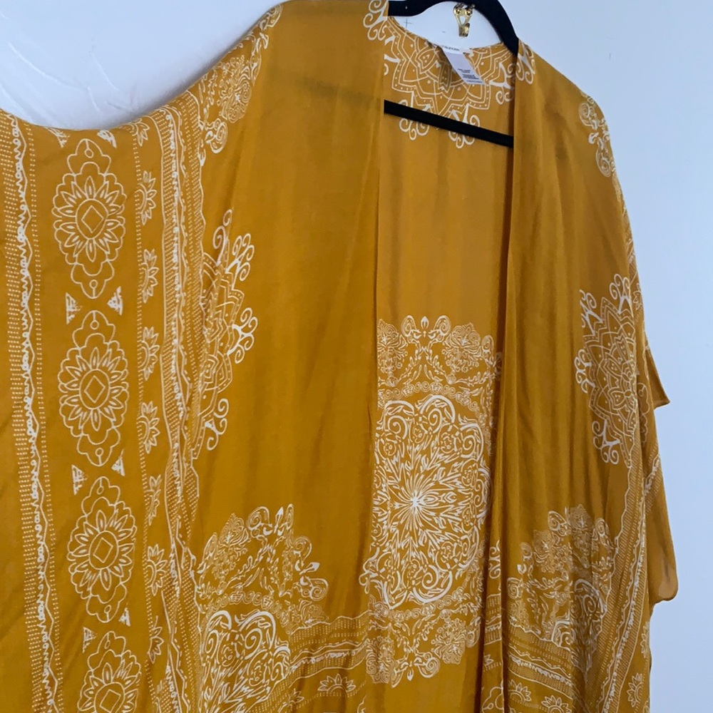 Maurice’s Fringed Kimono in Mustard/White